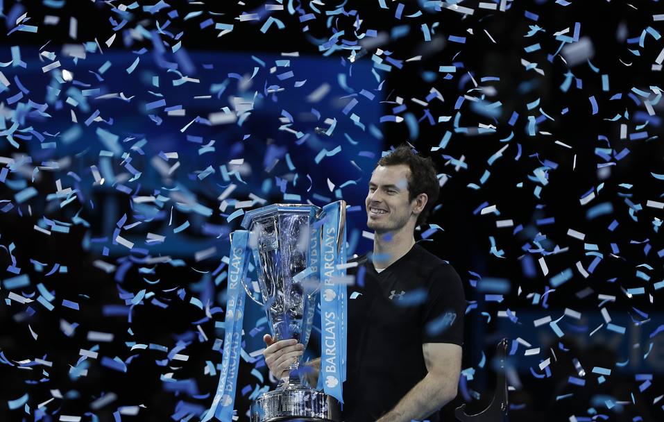 Sorride, finalmente, Andy Murray: travolto Djokovic e lo scozzese vince il Masters ed è numero 1 al mondo. Ap
